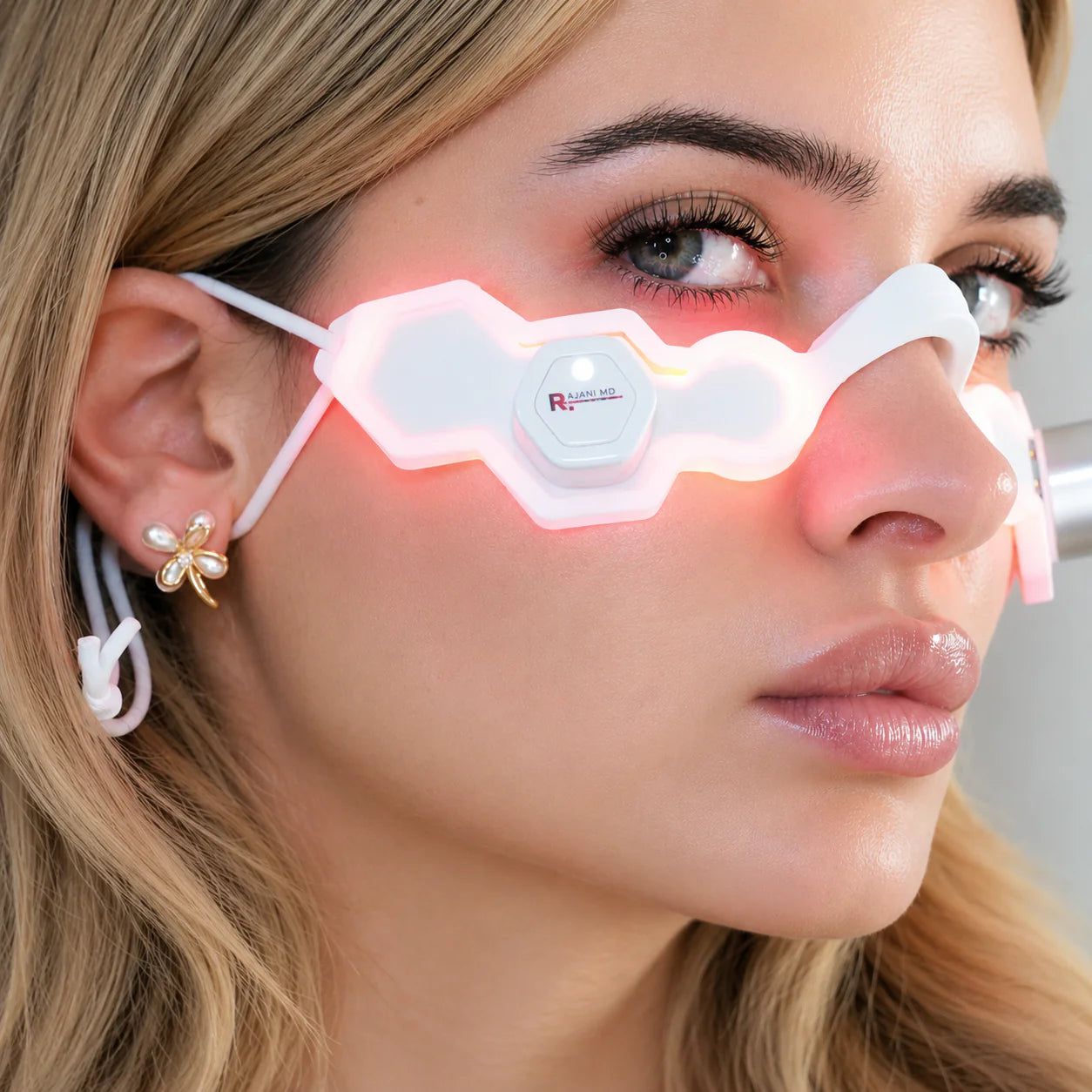 PlasmaGLO LED DUO <BR>UNDEREYE <b>CORRECTOR</b>